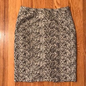 Banana Republic pencil skirt. Size 6.